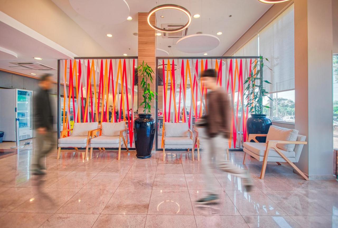 Hus Hotel דוראדוס מראה חיצוני תמונה